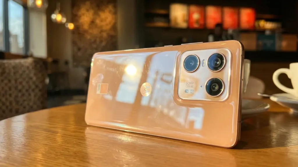 The current image has no alternative text. The file name is: Motorola-Edge-50-Ultran.webp